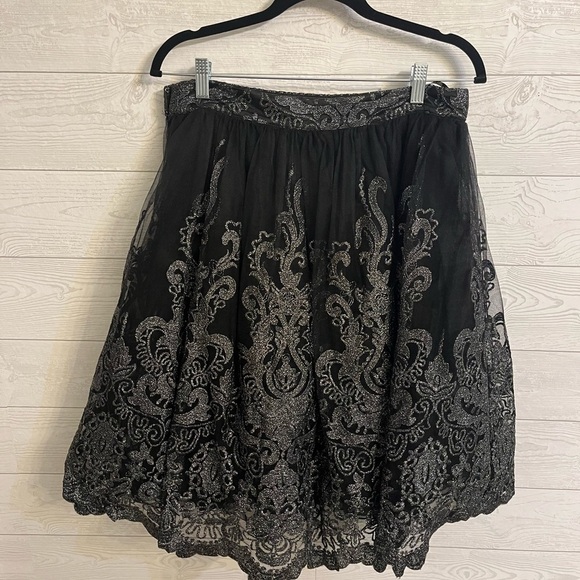 Chi Chi London Dresses & Skirts - Chi Chi London Women’s Black Layered Silver Glitter Flowing Skirt. Size 14